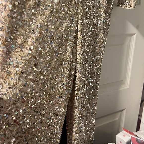 NWT MacDuggal sequin jumpsuit! Size 6 - Picture 5 of 9